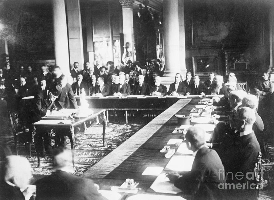 Signing Of The Treaty Of Sevres Photograph by Bettmann