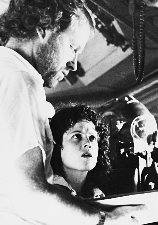 SIGOURNEY WEAVER and RIDLEY SCOTT in ALIEN -1979-. Photograph by Album