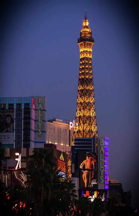 Las Vegas Photograph - Sin City by Giuseppe Torre