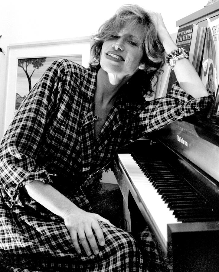 Singer Carly Simon Photograph by New York Daily News Archive