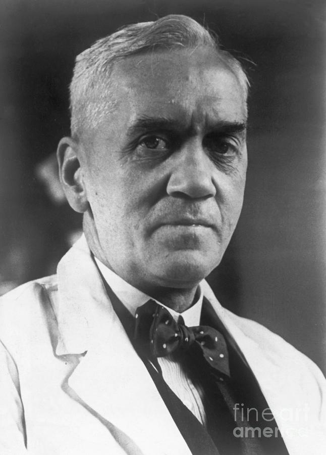 Sir Alexander Fleming Photograph by Bettmann