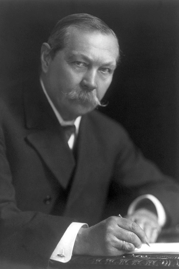 Sir Arthur Conan Doyle Painting by Bains News Service