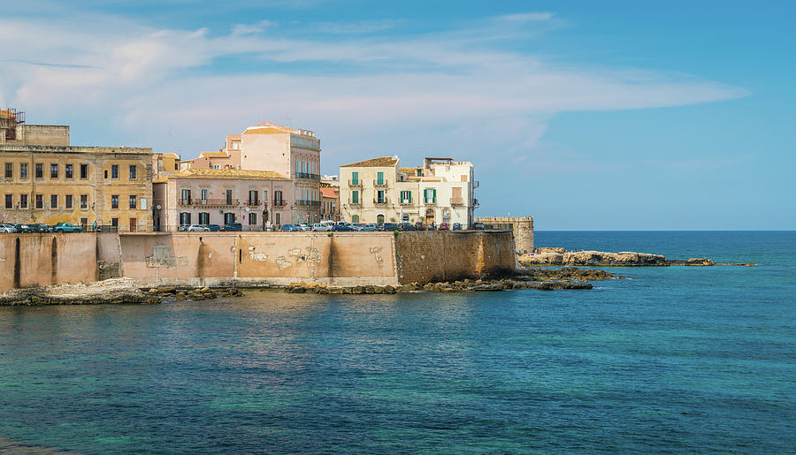 Siracusa waterfront in Ortigia on a sunny summer day. Sicily, southern ...