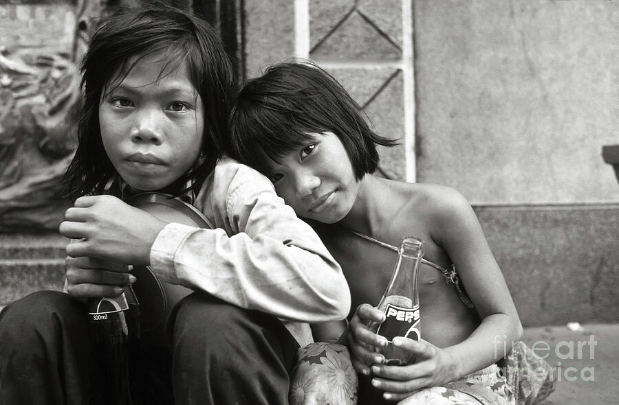 Sisters from Cambodia in Saigon by SILVA WISCHEROPP Sisters from Cambodia in Saigon by SILVA WISCHEROPP