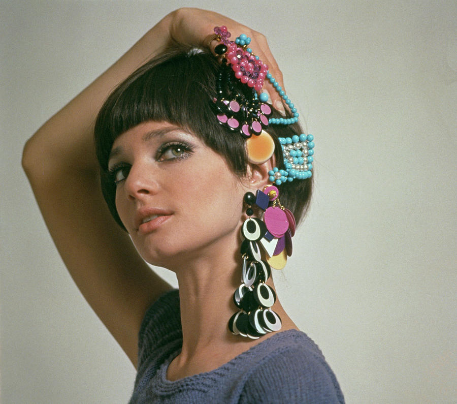 Sixties Jewellery Photograph by Hulton Archive