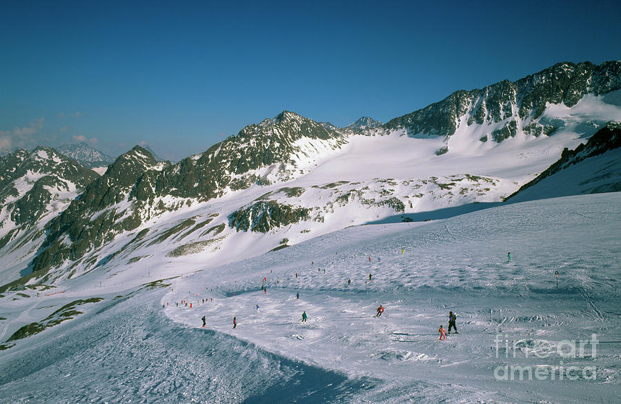 Skiers On The Piste Down Stubaier Glacier Photograph by Tony Craddock/science Photo Library