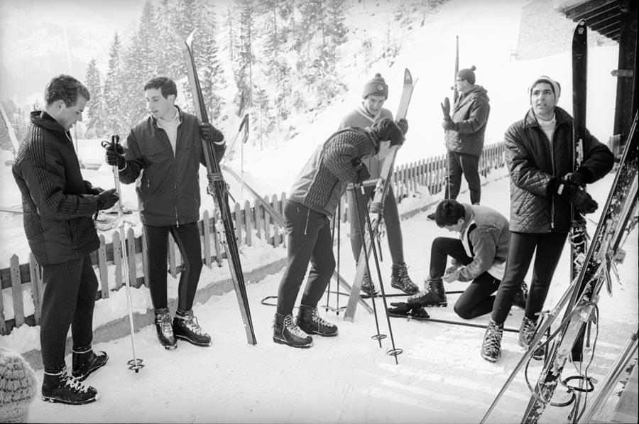 Black And White Photograph - Skiing At Le Rosey by Carlo Bavagnoli