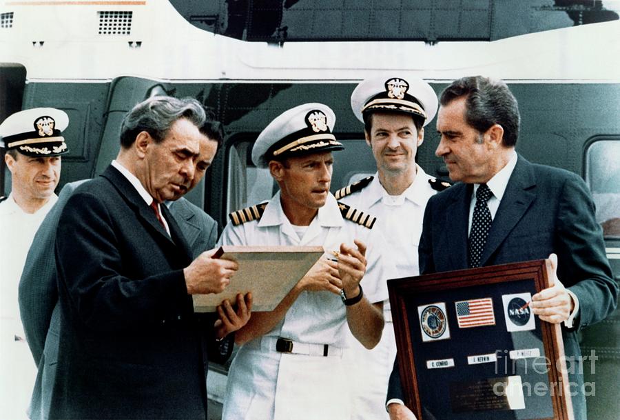 Skylab 2 Crew With Nixon And Breshnev Photograph by Nasa/science Photo ...