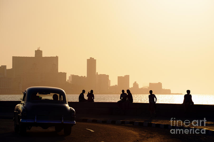 La Habana Photograph - Skyline In La Habana, Cuba, At Sunset by Diego Cervo La Habana Photograph - Skyline In La Habana, Cuba, At Sunset by Diego Cervo