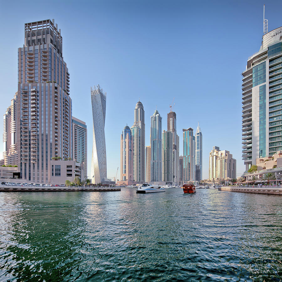 Вода в дубае сейчас. Princess Tower Dubai Marina. Дамба в Дубае. Дубай небоскребы вид на персидский залив. Дубай 2060.