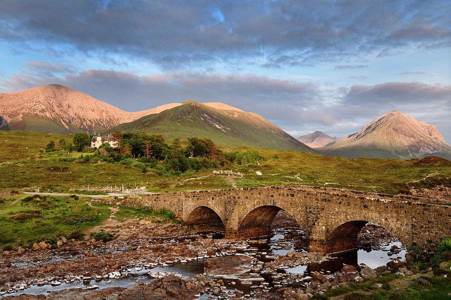 Sligachan Old stone Bridge over River Sligachan with Beinn Dearg ...