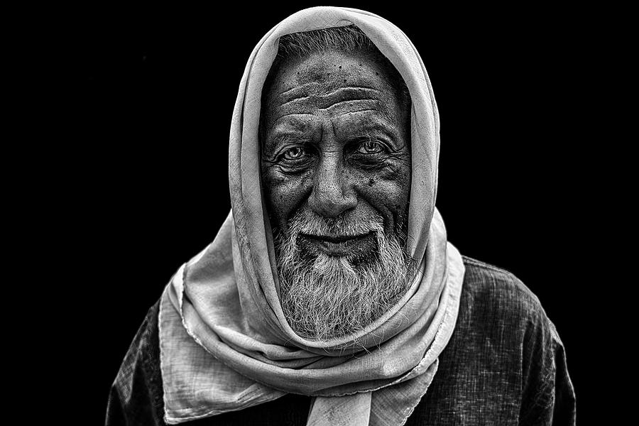 Portrait Photograph - Smile Of An Old Man by Partha P Roy
