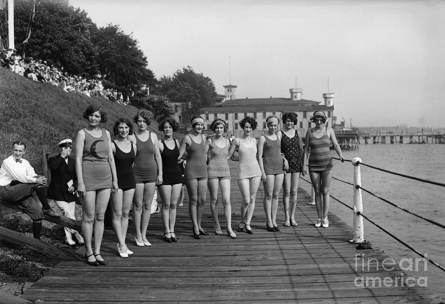 Smiling Young Women In Swimwear Photograph by Bettmann