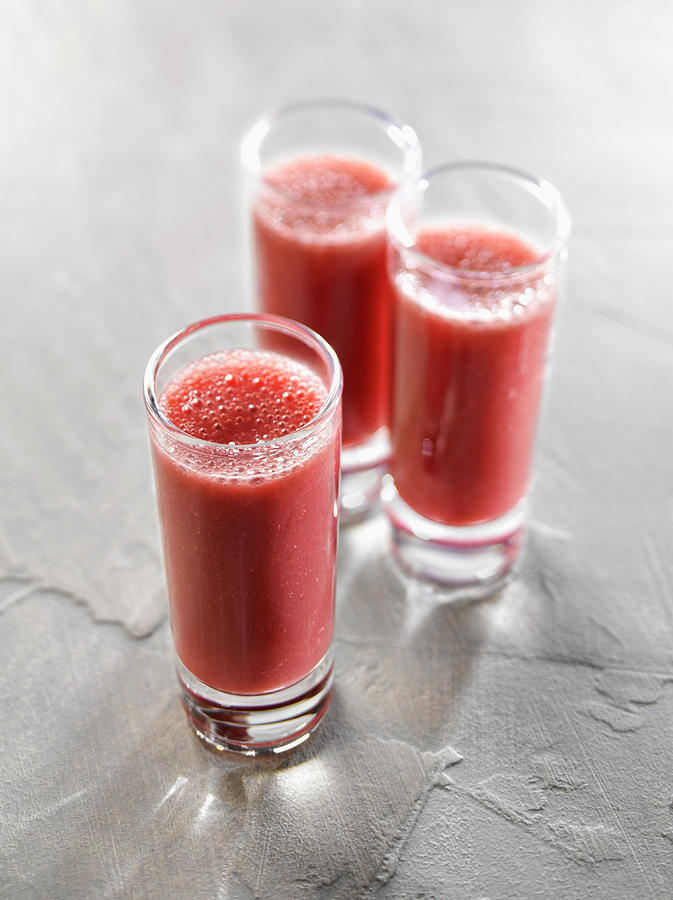 Smoothies De Fruits Rouges Summer Fruit Smoothie Photograph by Studio ...