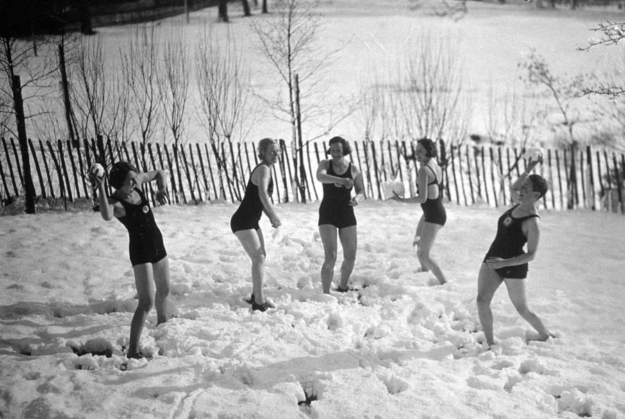 Snowballs In Swimwear Photograph by Hulton Archive