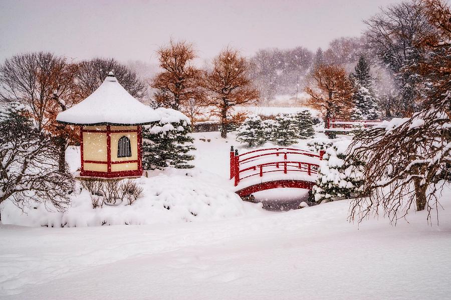 Snowy Japanese Gardens Photograph by Doug Wallick