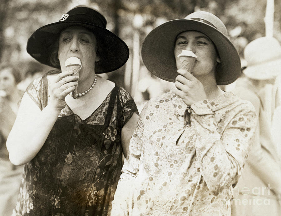 Society Women Eating Ice Cream Cones Photograph by Bettmann
