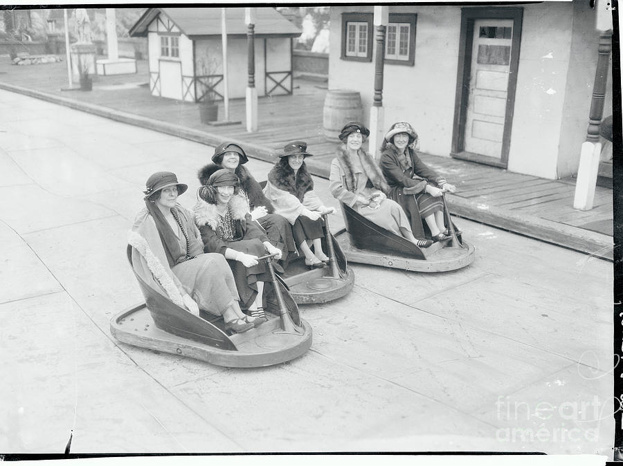 Society Women Riding The Waves Photograph by Bettmann