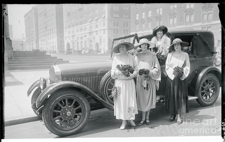 Society Women Selling Poppies Photograph by Bettmann
