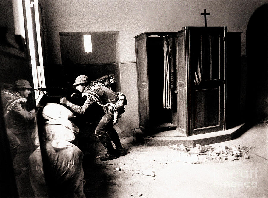 Soldier Positioned At Window Of Church Photograph by Bettmann