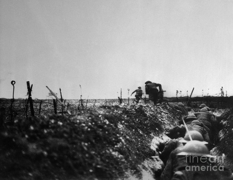 Soldiers Advancing On An Enemy Trench Photograph by Bettmann