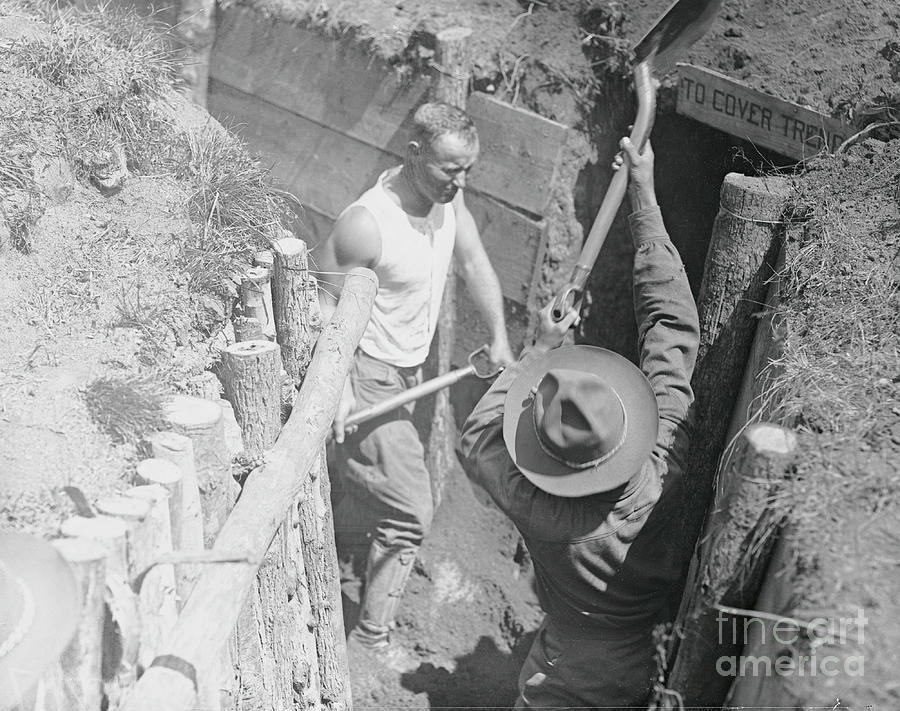 Soldiers Preparing Trenches Photograph by Bettmann
