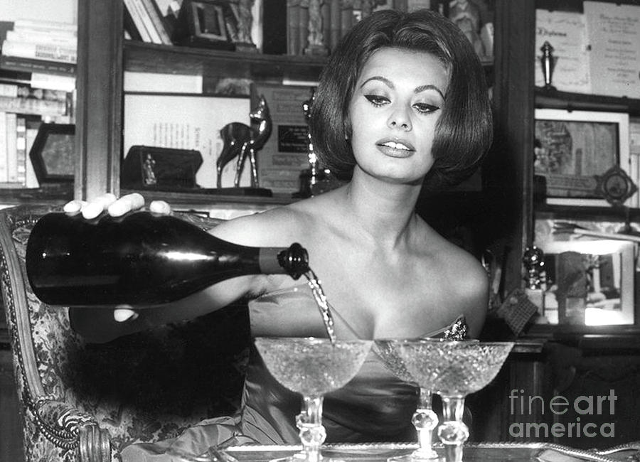 Sophia Loren Digital Art - Sophia Loren, coupe Champagne glasses by Thomas Pollart Sophia Loren Digital Art - Sophia Loren, coupe Champagne glasses by Thomas Pollart