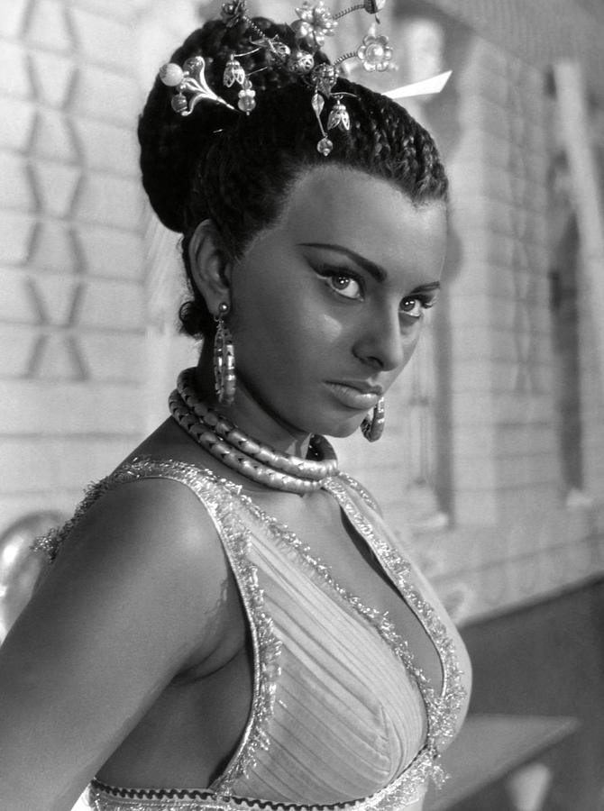 Sophia Loren Photograph - SOPHIA LOREN in AIDA -1953-. by Album
