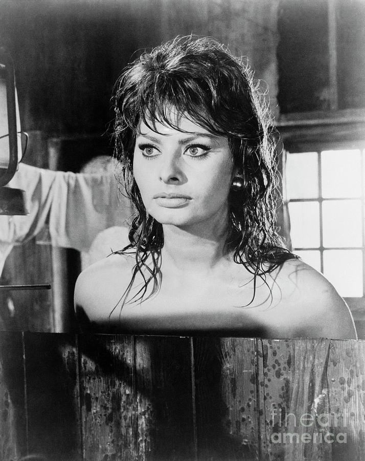 Sophia Loren In Scene Photograph by Bettmann