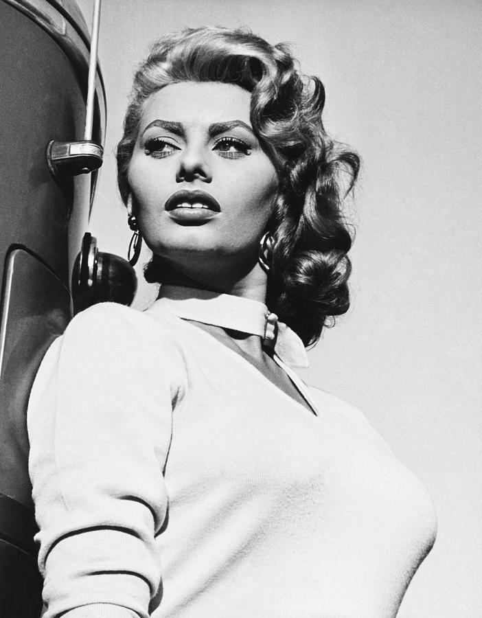 Sophia Loren In The Fortune Photograph by Keystone-france