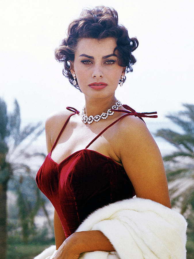 Sophia Loren Photograph - Sophia Loren: Lady In Red by Globe Photos