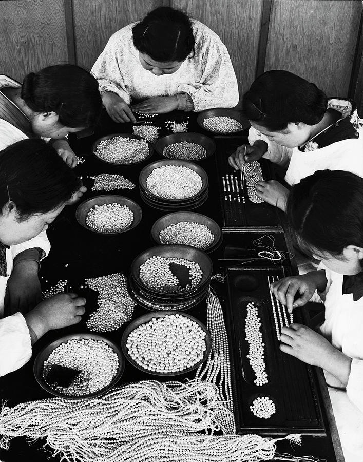 Sorters And Stringers Photograph by Alfred Eisenstaedt