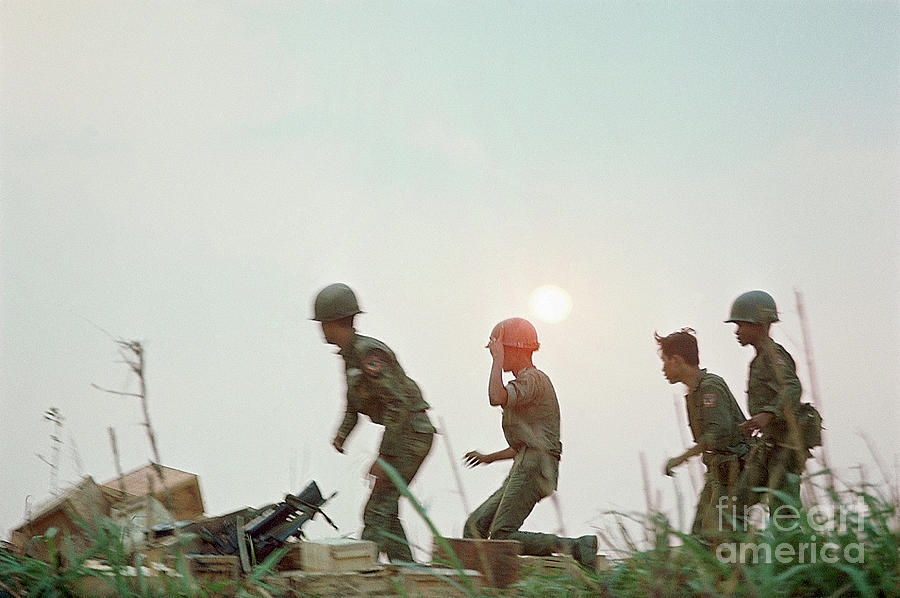 South Vietnamese Troops Atop Hill 552 Photograph by Bettmann