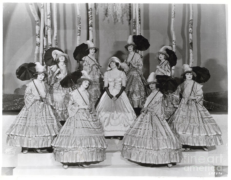 People Photograph - Southern Belles From Ziegfield Follies by Bettmann