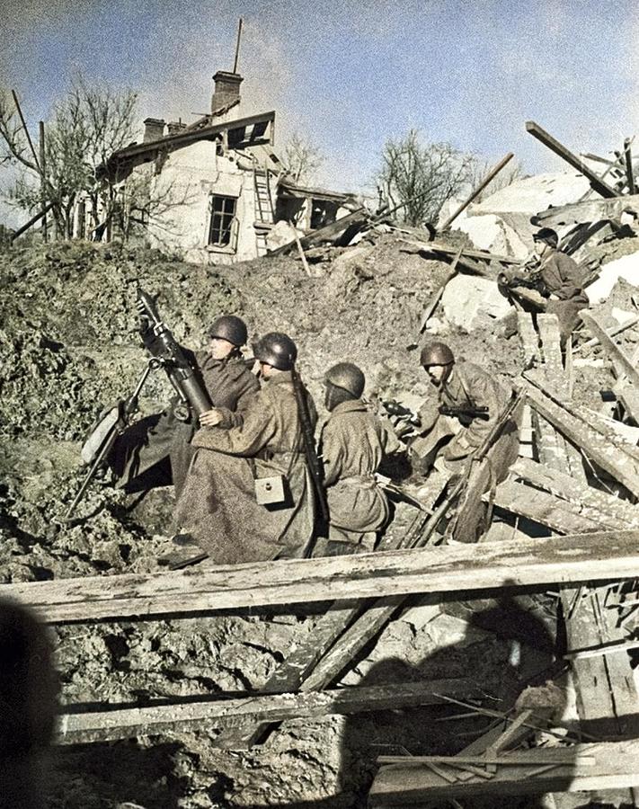 Soviet Army soldiers fire a 82-BM-37 mortar into German positions ...