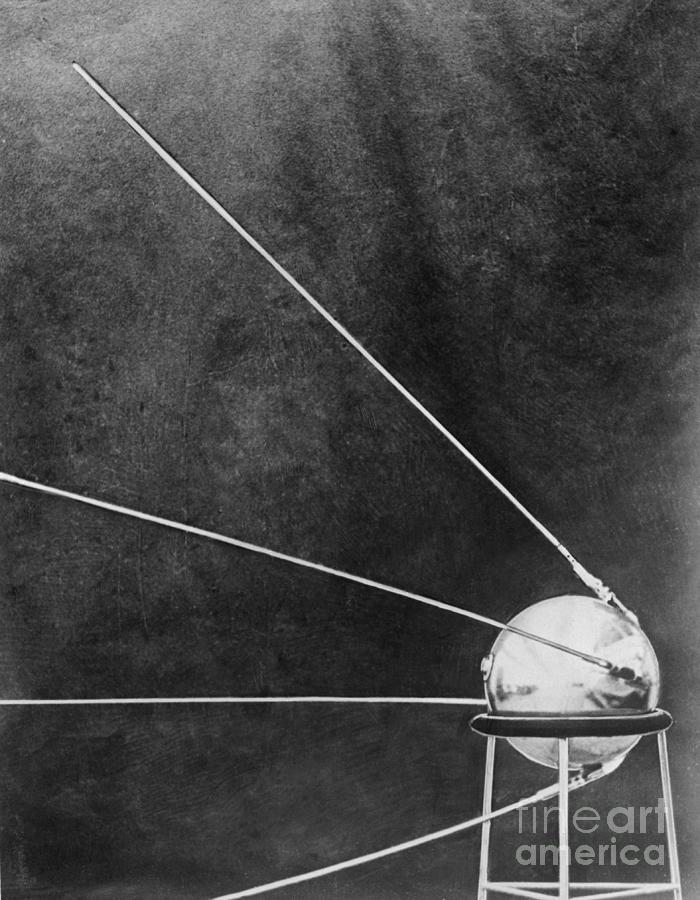 Soviet Satellite Sputnik Photograph by Bettmann