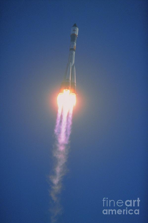Soyuz-ikar Rocket Launch Photograph by Starsem/francis Demange/science Photo Library