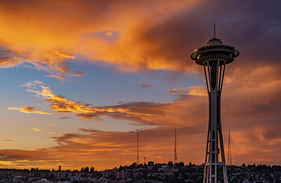 Space Needle Sunset Photograph by Tommy Farnsworth