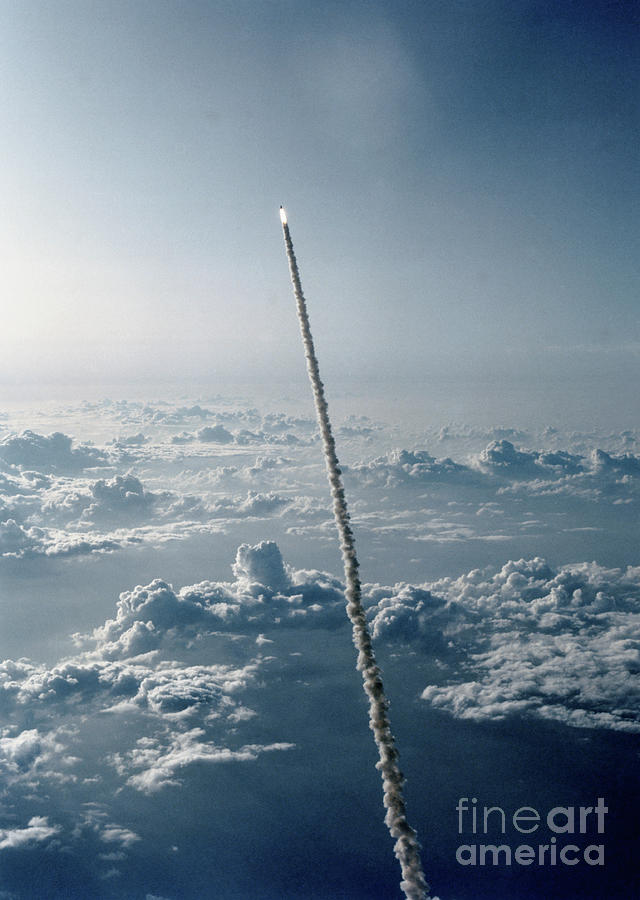 Space Shuttle Challenger Leaving Earth Photograph by Bettmann