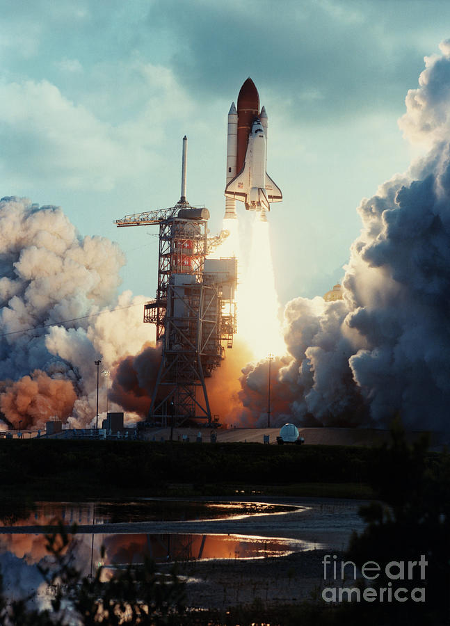Space Shuttle Lifting Photograph by Bettmann