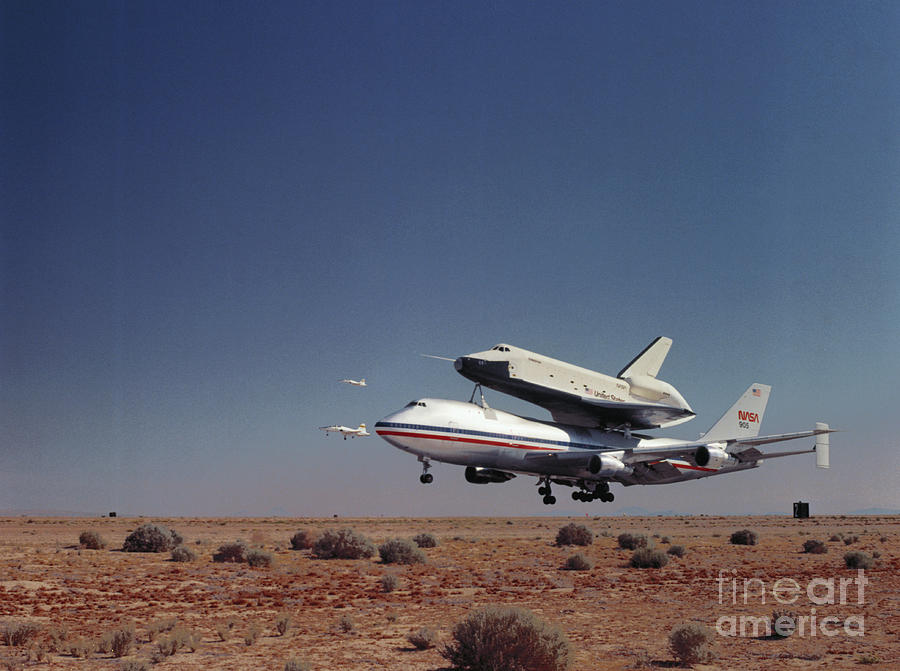 Space Shuttle Orbiter And Carrier Photograph by Bettmann