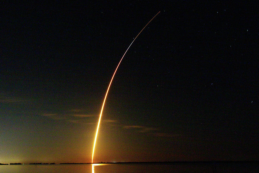 Space X Falcon 9 Photograph by Les Greenwood