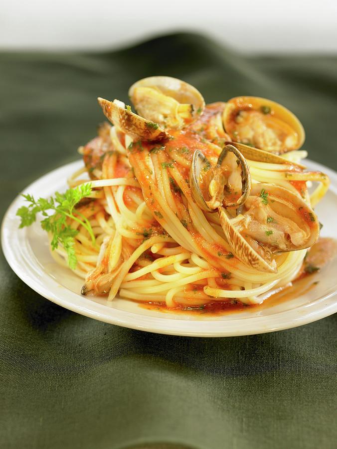 Spaghetti With Littleneck Clams Photograph by Lawton