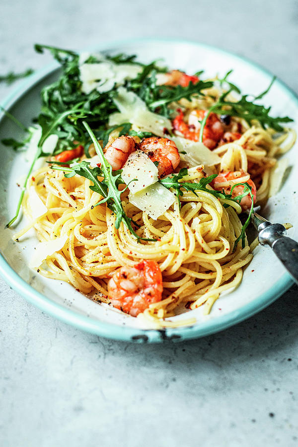 Spaghetti With Shrimp, Arugula And Garlic Butter Photograph by Simone Neufing