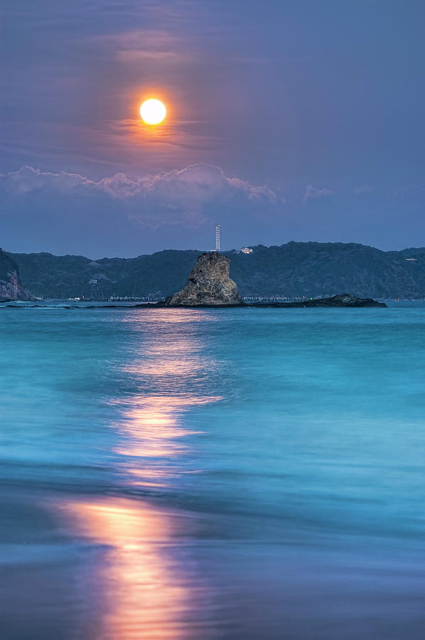 Nature Photograph - Sparkle Of Orange Full Moon by Tommy Tsutsui