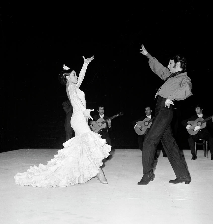 Spectacle De Flamenco Photograph by Keystone-france
