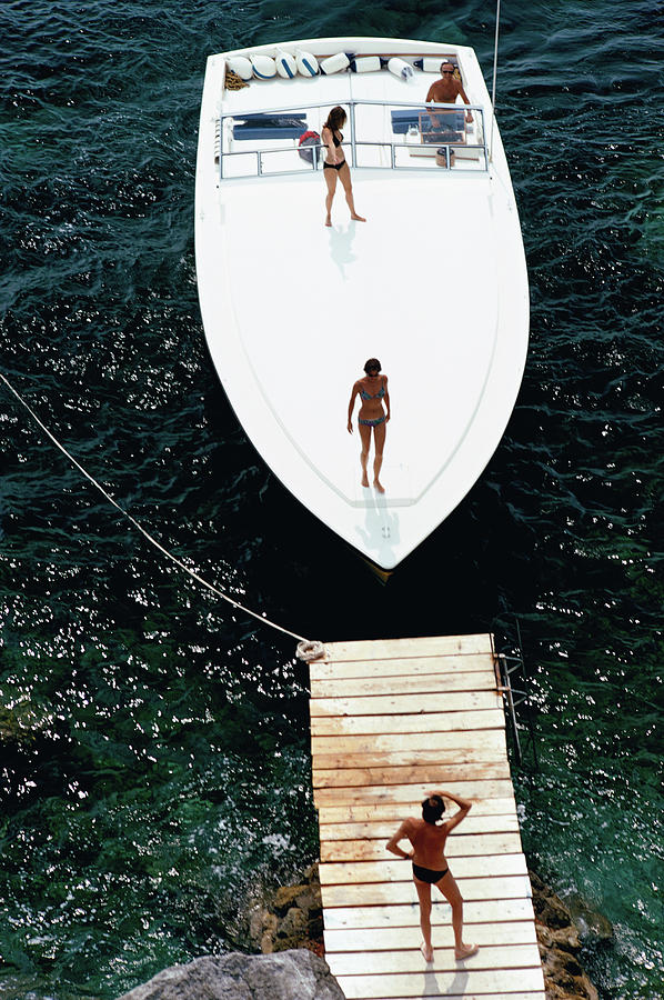 Summer Photograph - Speedboat Landing by Slim Aarons