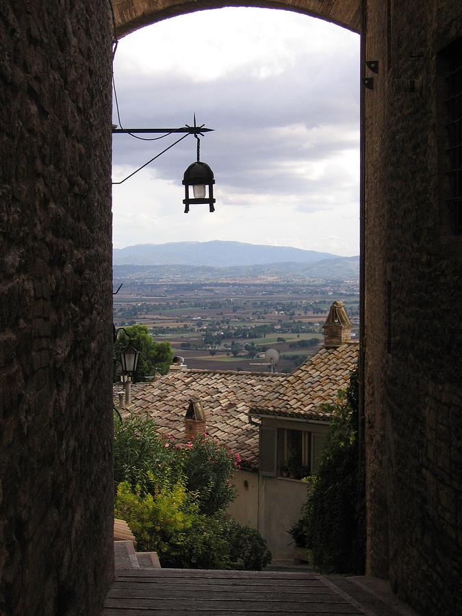 Alleyway in Assisi Italy Photograph by Patricia Caron