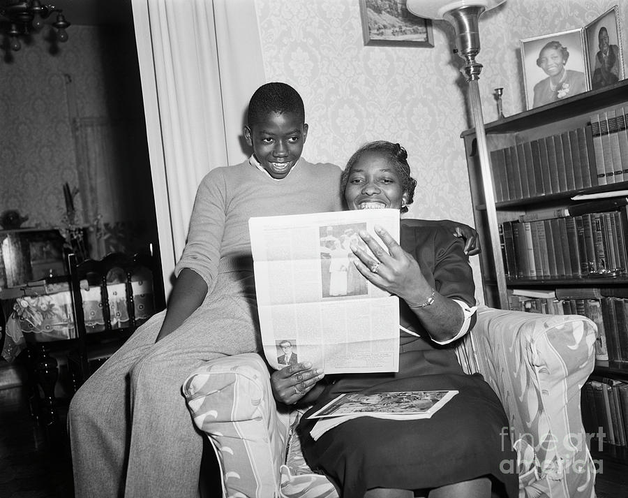 Spottswood Bolling And Mother Reading Photograph by Bettmann