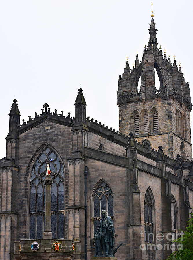 St Giles and Mercat Cross Photograph by Yvonne Johnstone